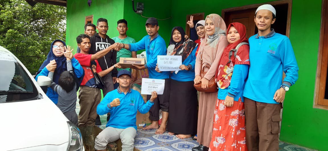 Lokasi Bencana Bukan Tempat Buang Pakaian Bekas